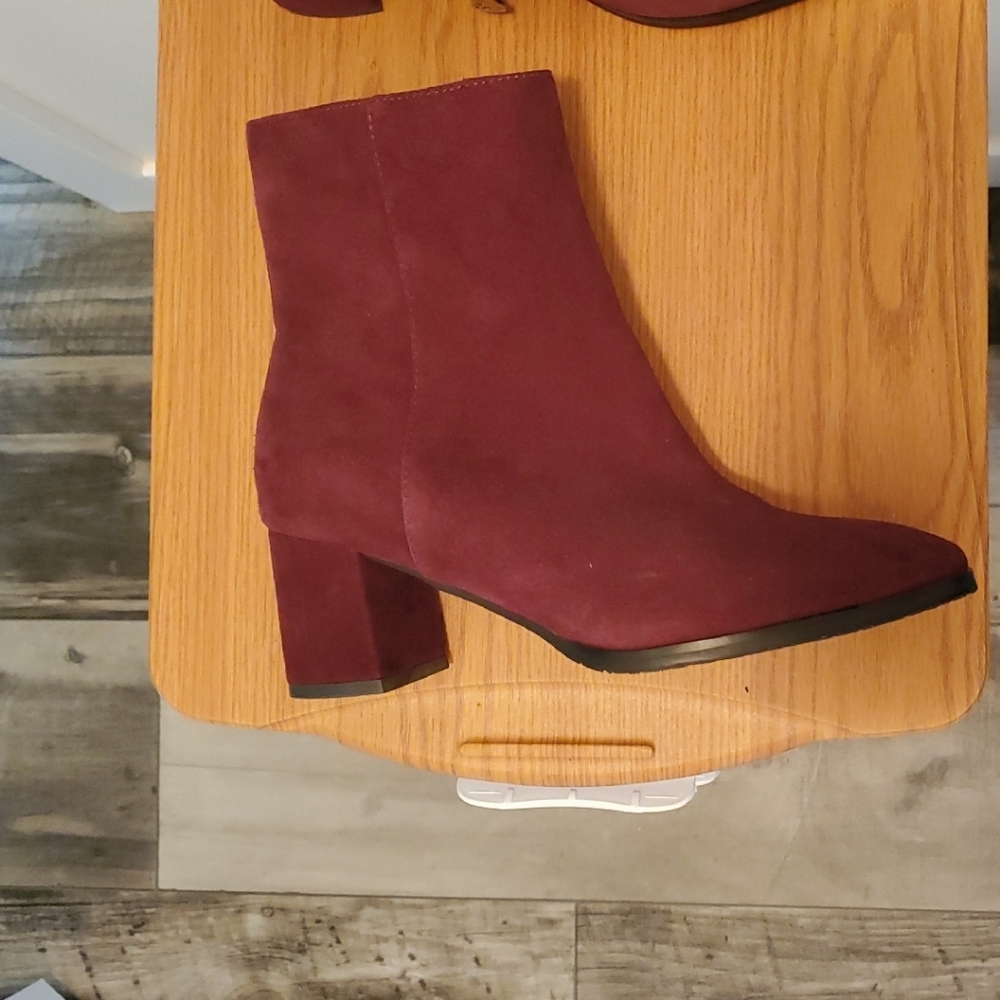 Blondo Red Ankle Boots Sleek Design Side Zipper